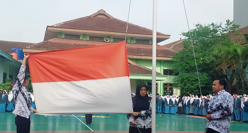 Upacara Bendera Memeriahkan Peringatan Hari Guru Nasional dan HUT ke-78 PGRI