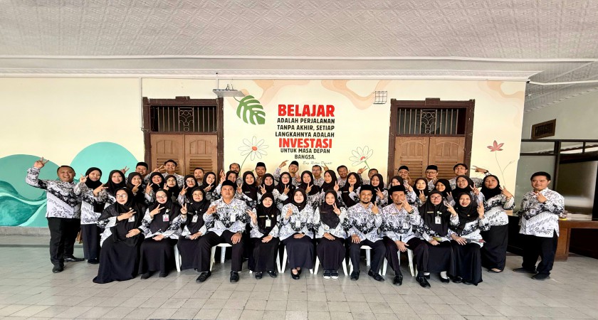 Pekan Ujian Tak Menghalangi Antusiasme SMAN 2 Kota Malang Rayakan Hari Guru