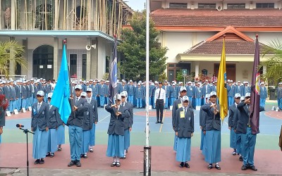 Regenerasi Kepemimpinan: Serah Terima Jabatan OSIS dan MPK 2025/2026