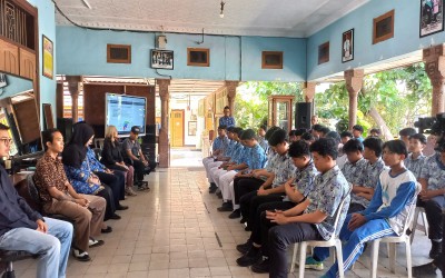 SMAN 2 Kota Malang Gelar “Smanda Cakep”, Potong Rambut Gratis dan Edukasi Barbershop