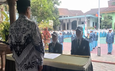 Kepala SMAN 2 Malang Lantik Pengurus OSIS-PK Periode 2023/2024