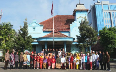SMAN 2 Malang Gelar Upacara Hardiknas Penuh Warna: Semangat Pendidikan dalam Balutan Budaya Nusantara